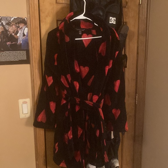 Victoria’s Secret Heart Plush Robe - Picture 2 of 5